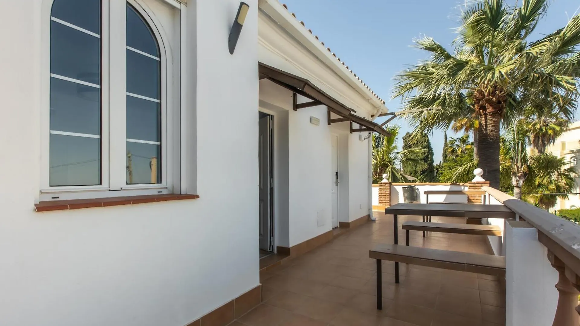 טורמולינוס Hotel Zen Airport