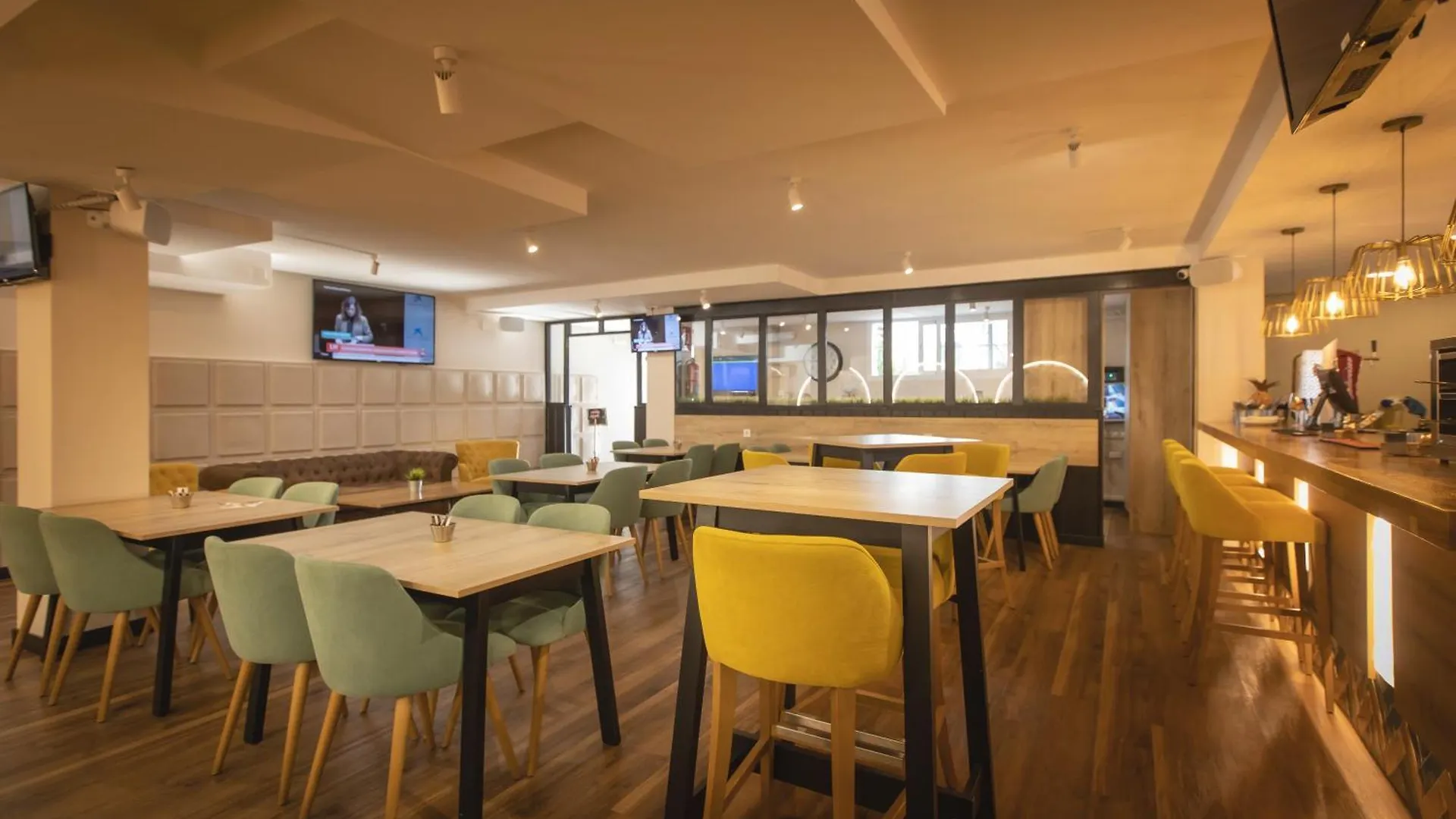 טורמולינוס Hotel Zen Airport