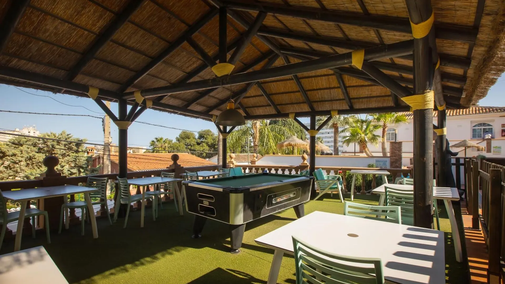 טורמולינוס Hotel Zen Airport
