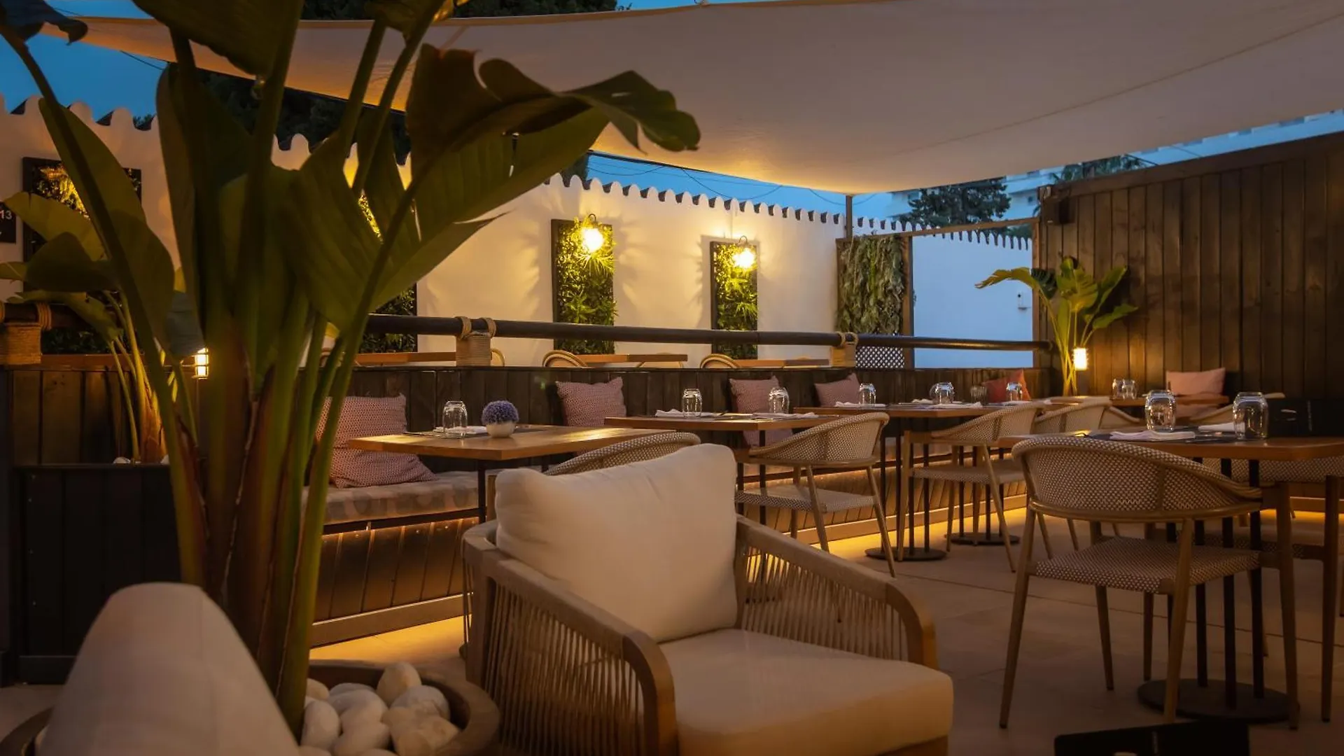 טורמולינוס Hotel Zen Airport