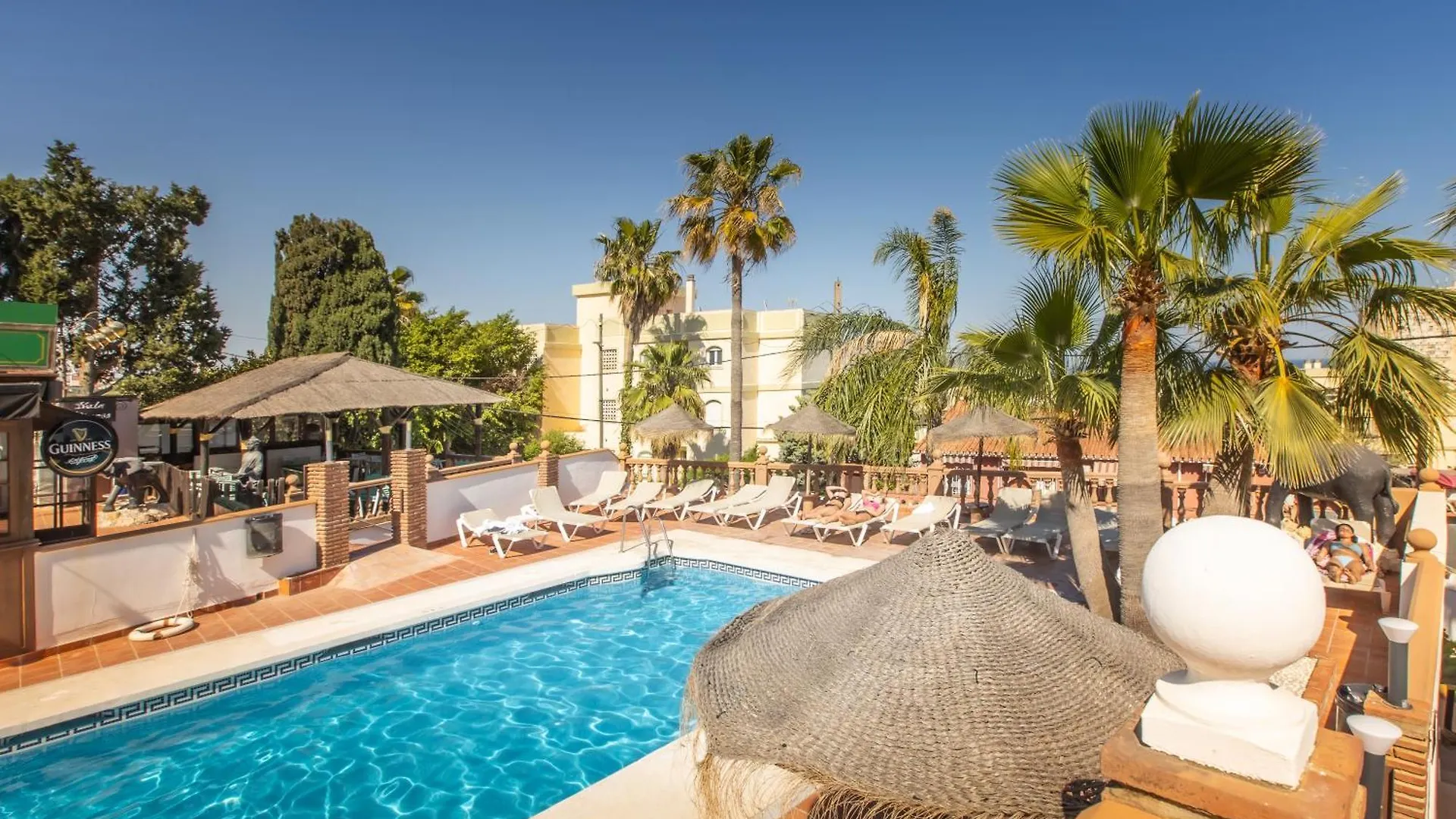 טורמולינוס Hotel Zen Airport